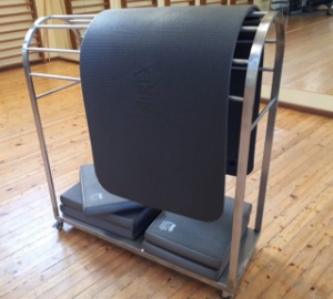 Pārvietojams statīvs paklājiem